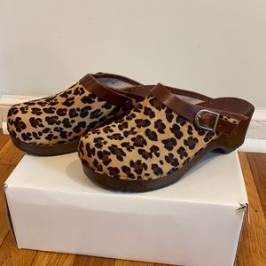 Hanna Andersson, printed leopard pony hair clogs.